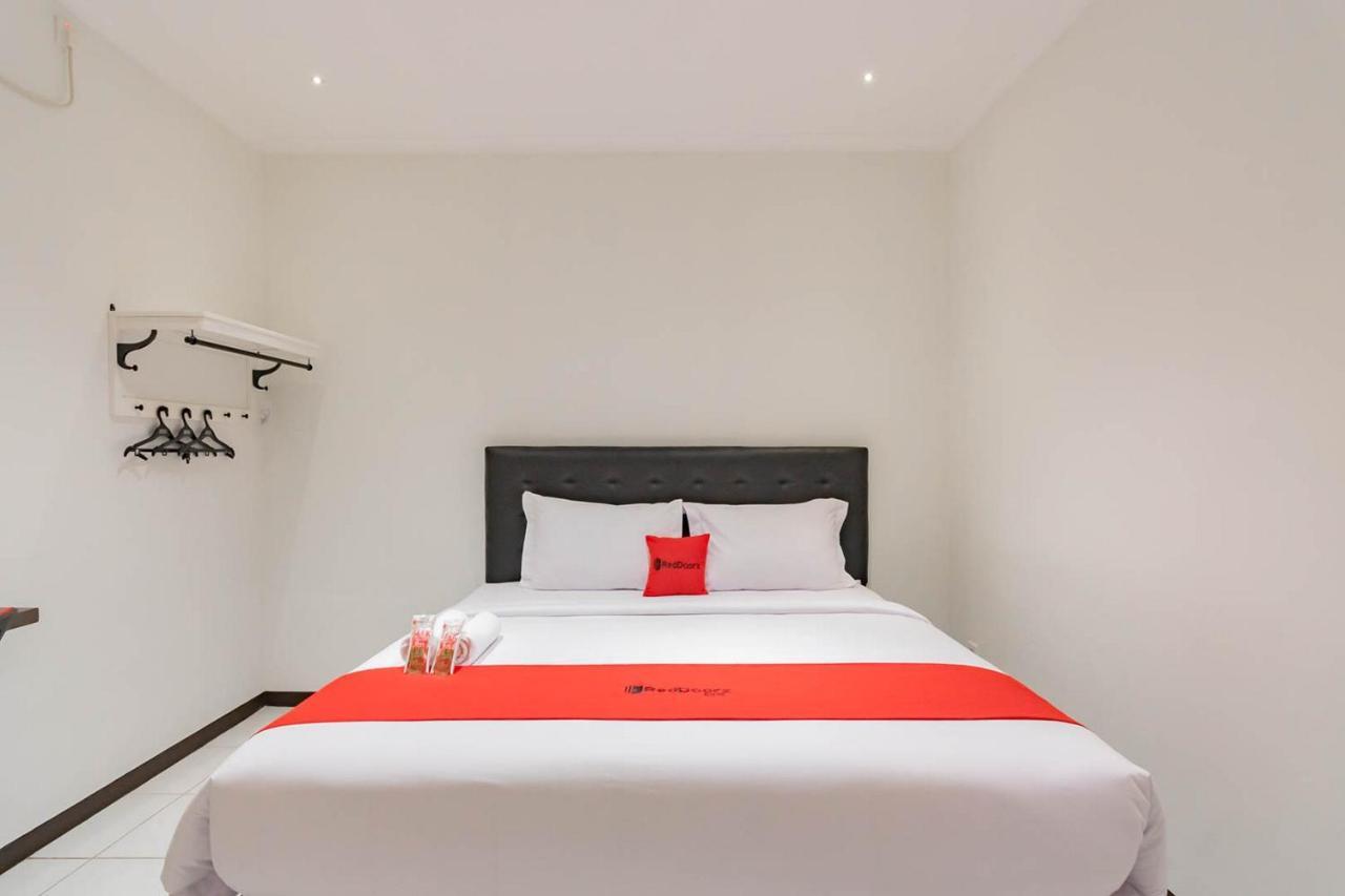 Reddoorz Plus @ Pakuan Residence Tajur Bogor Esterno foto