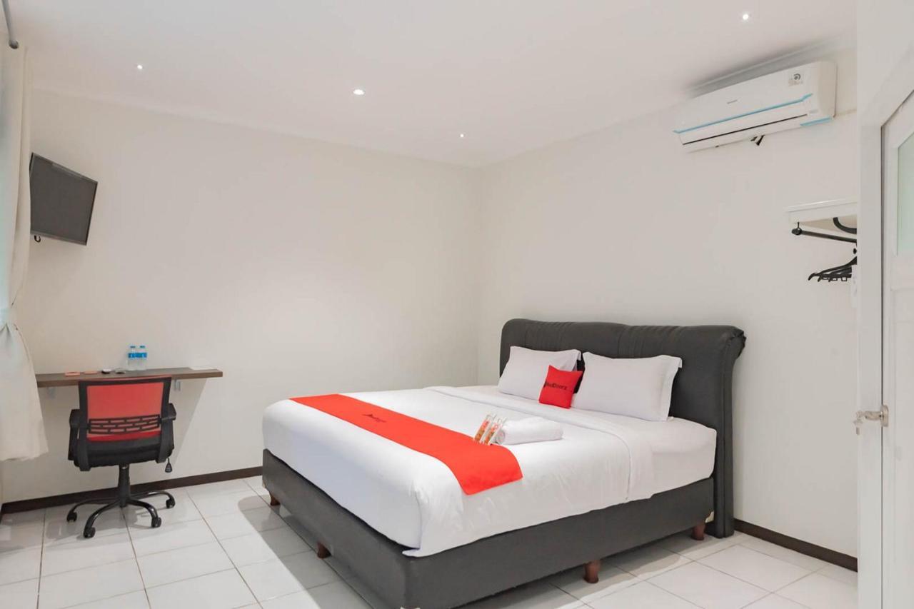 Reddoorz Plus @ Pakuan Residence Tajur Bogor Esterno foto