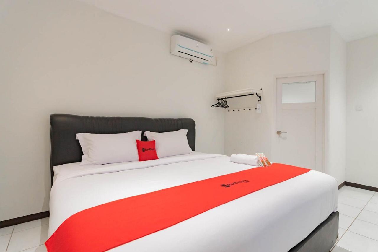 Reddoorz Plus @ Pakuan Residence Tajur Bogor Esterno foto