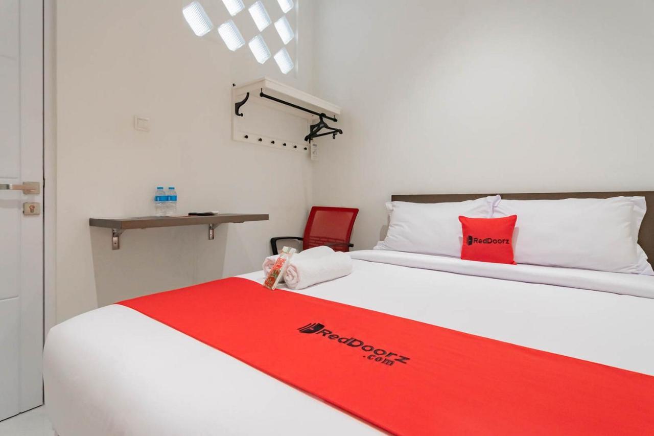 Reddoorz Plus @ Pakuan Residence Tajur Bogor Esterno foto